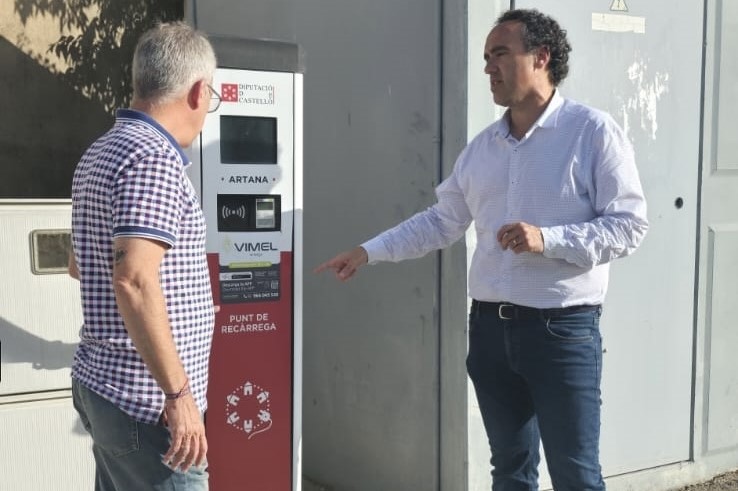 Punto de recarga vehículo eléctrico.